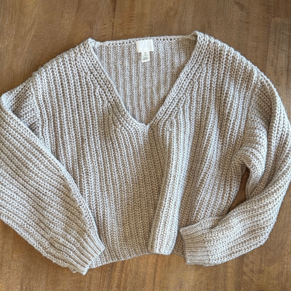 H&M Gray V-Neck Knit Sweater